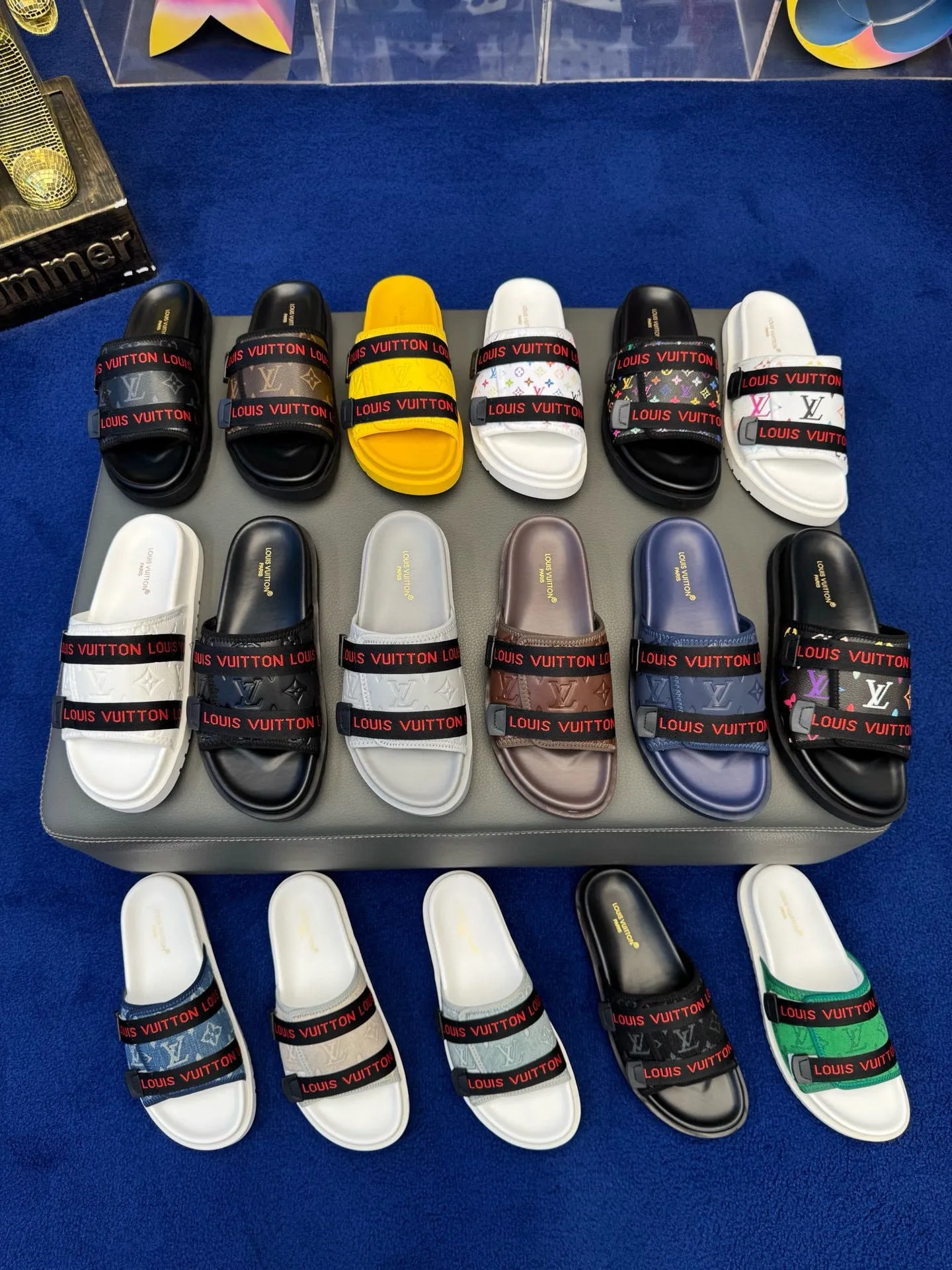 [L Home] P: 340💰Size: 38-45 Top purchasing lv men's summer slippers, classic presbyopia with soft real leather lining, unique color splicing effect, distinctive personality, fashionable and trendy essential style, light and comfortable. Lightweight and tough rubber insole, micro ridged foam outsole, super comfortable!